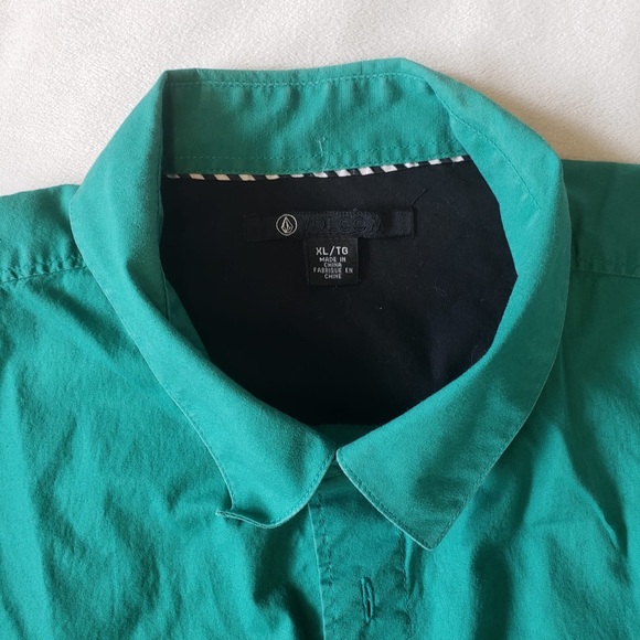 🍄 3 for $35 🍄 Volcom Button Down - Picture 2 of 4
